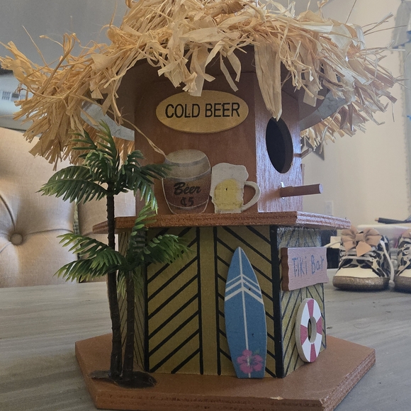 Tiki Bar Birdhouse with Palm Tree and Surfboard - Picture 1 of 7